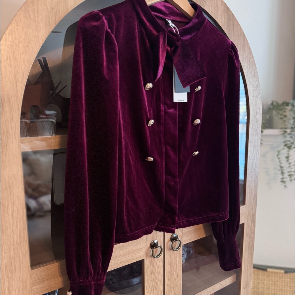 UOOZEE Burgundy Velvet Bow Tie Blouse Gold Button Puff Sleeve Top Small NWT